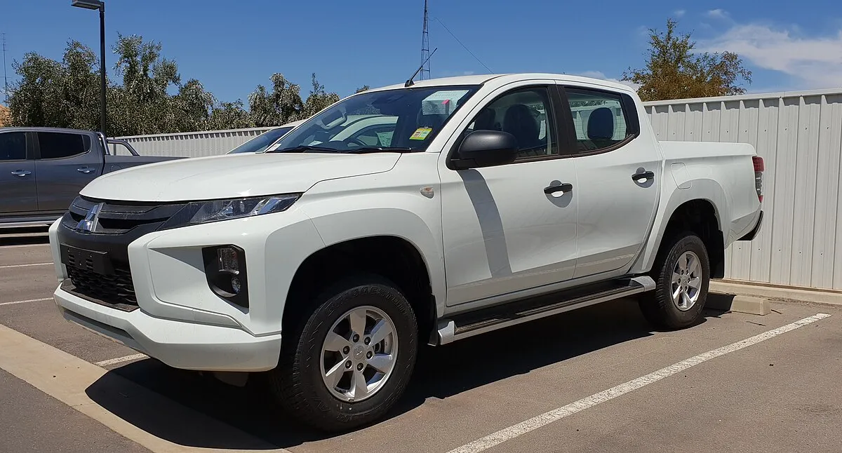 Mitsubishi Triton GLX-R 2025 - Image 8