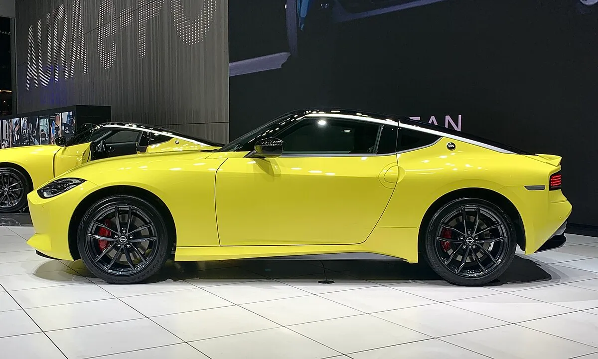 Nissan Fairlady Z 2009 3.7 AT Cabriolet - Image 2