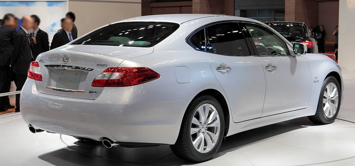 Nissan Fuga 2009 2.5 AT Sedan - Image 3