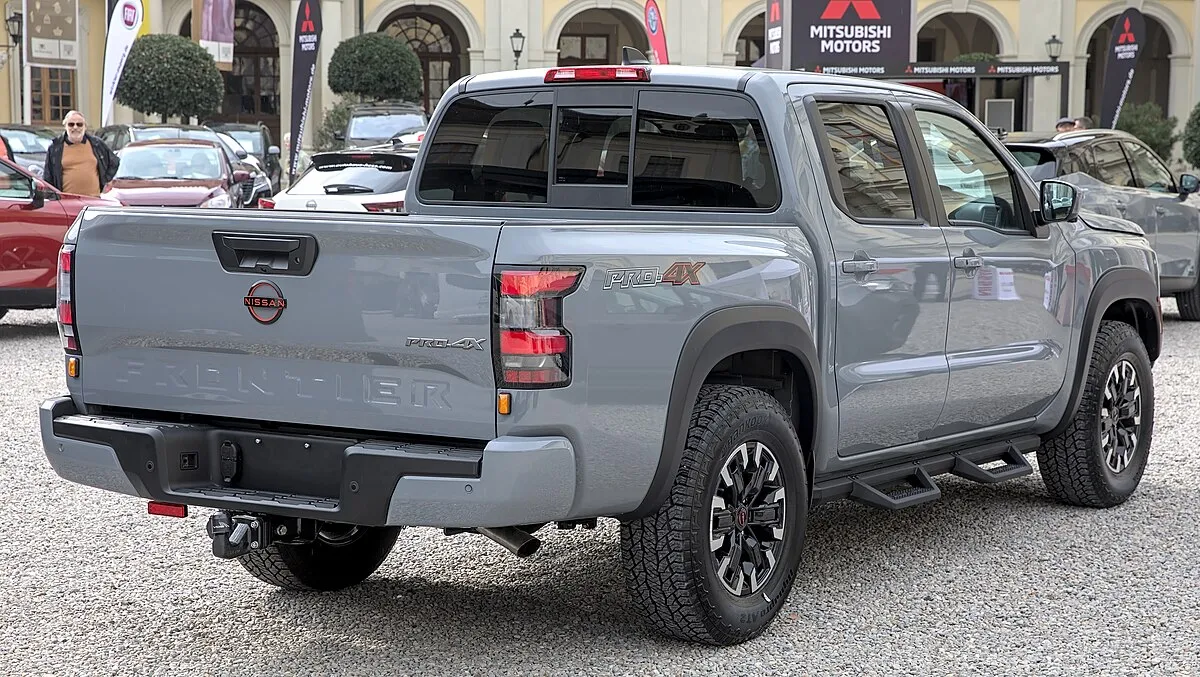 Nissan Navara 2021 Nissan Navara 2.5 EL MT 4x2 - Image 7