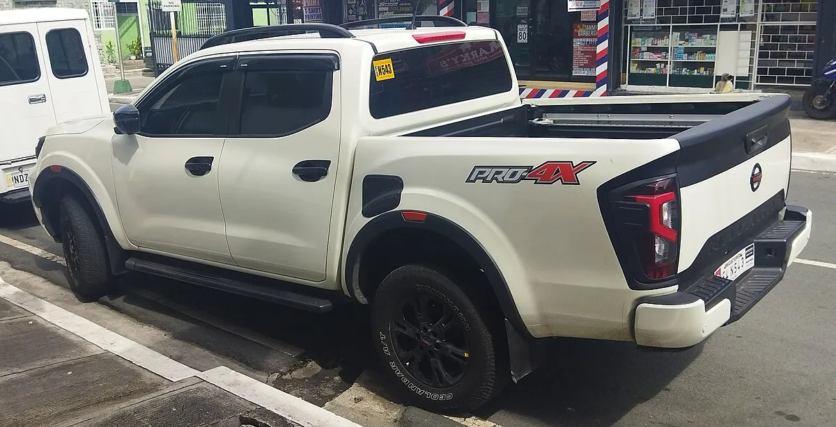 Nissan Navara 2021 Nissan Navara 2.5 EL MT 4x2 - Image 8