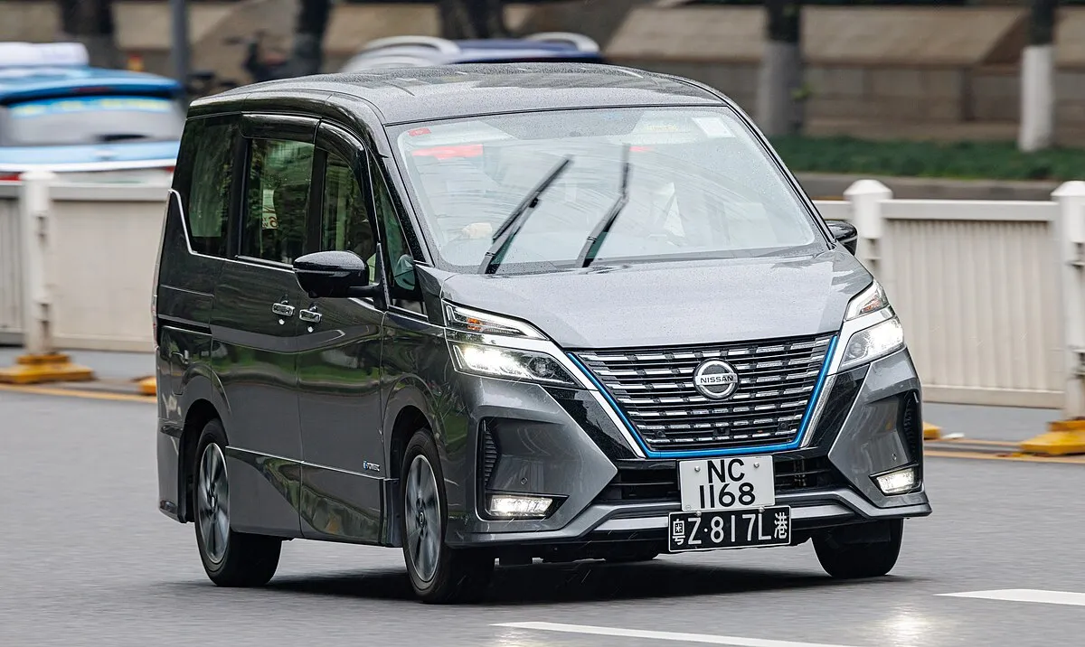 Nissan Serena 2013 2.0 CVT AWD Minivan - Image 8