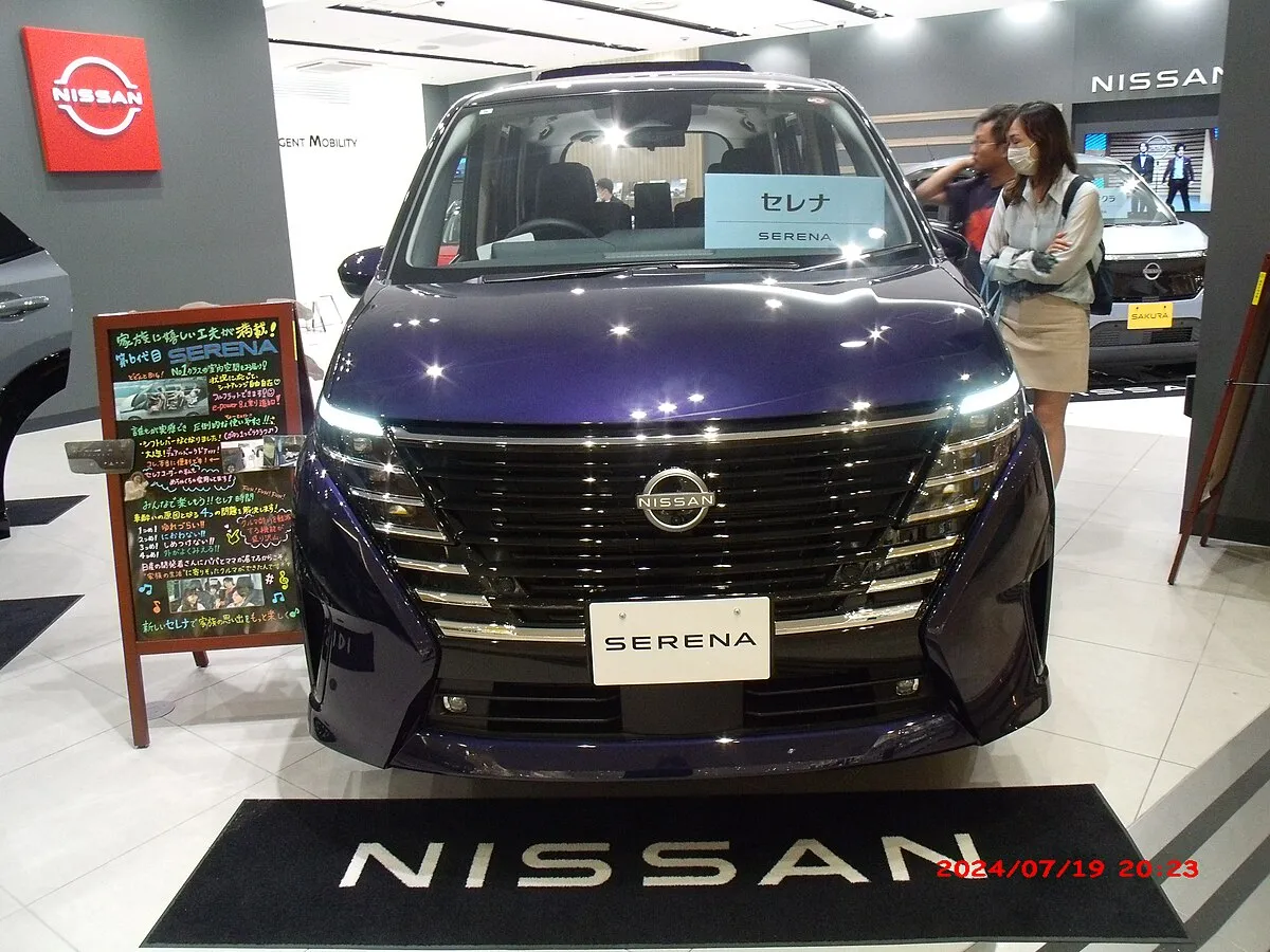 Nissan Serena 2013 2.0 CVT AWD Minivan - Image 9