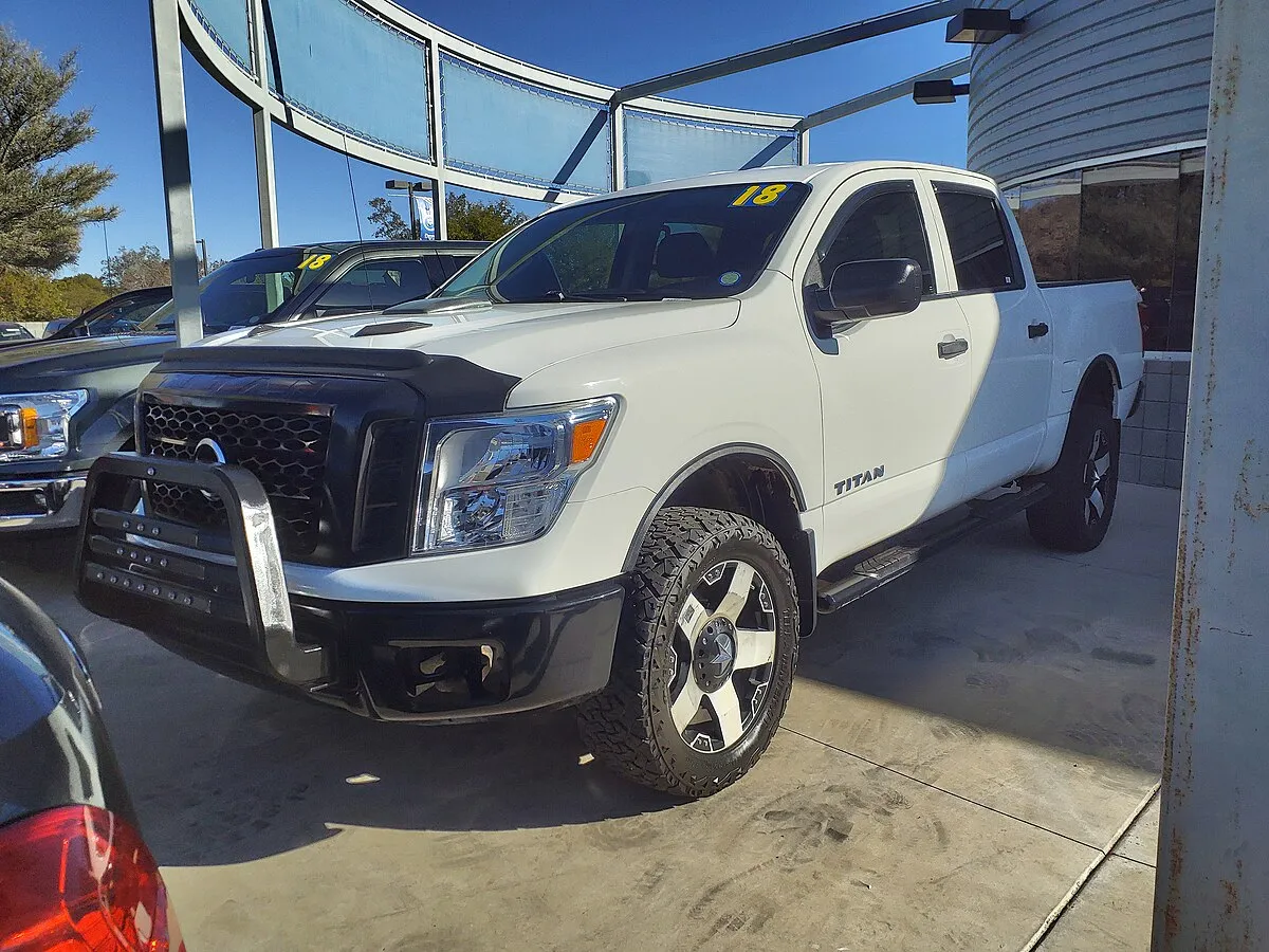 Nissan Titan 2007 5.6 AT 4WD Pickup One-and-a-half cabin - Image 9