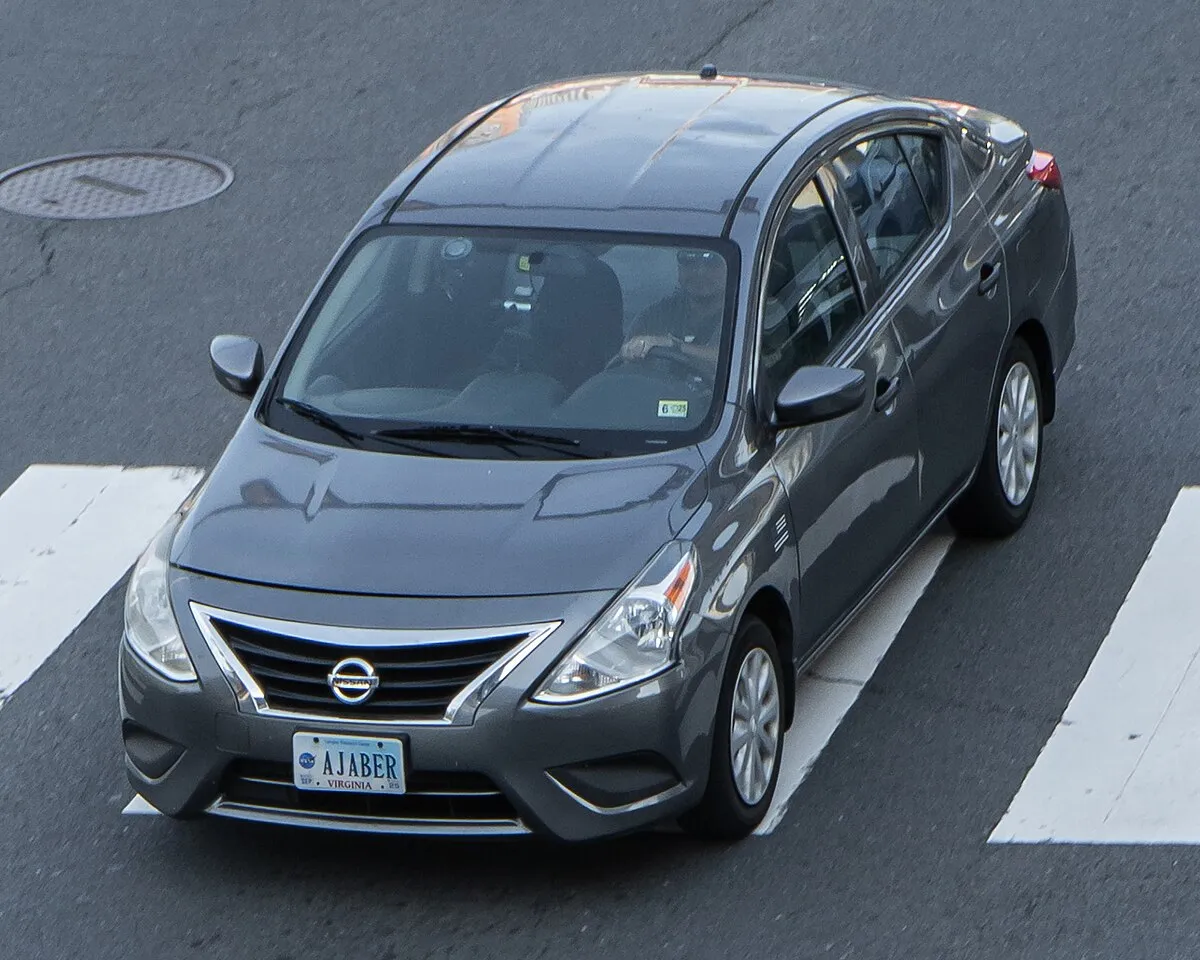 Nissan Versa 2006 1.6 AT Hatchback - Image 6