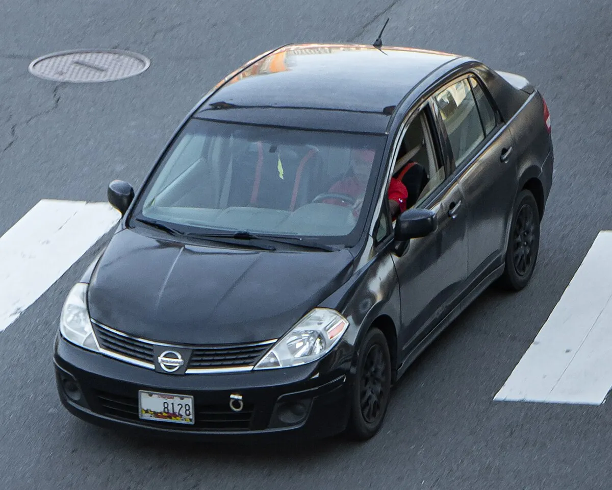 Nissan Versa 2006 1.6 AT Hatchback - Image 7