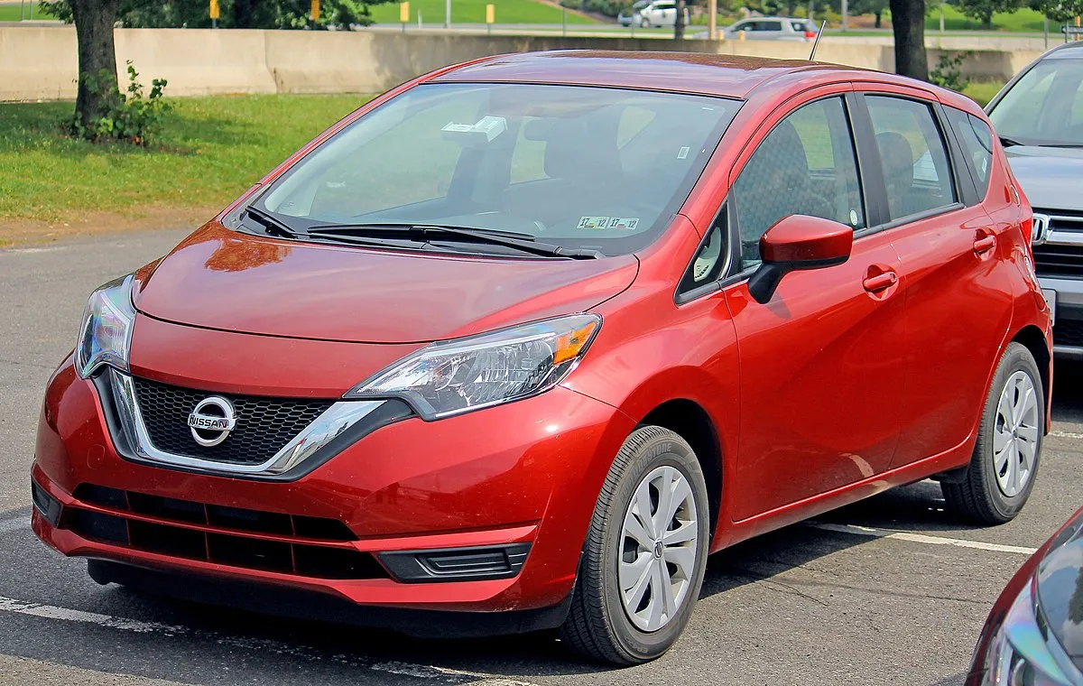 Nissan Versa 2009 1.6 AT Hatchback - Image 3