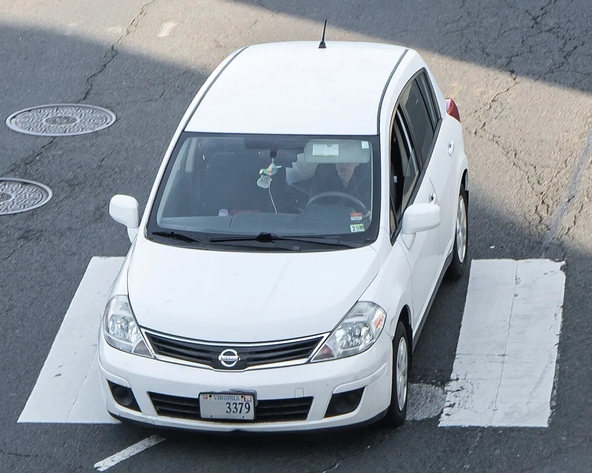 Nissan Versa 2009 1.6 AT Hatchback - Image 8