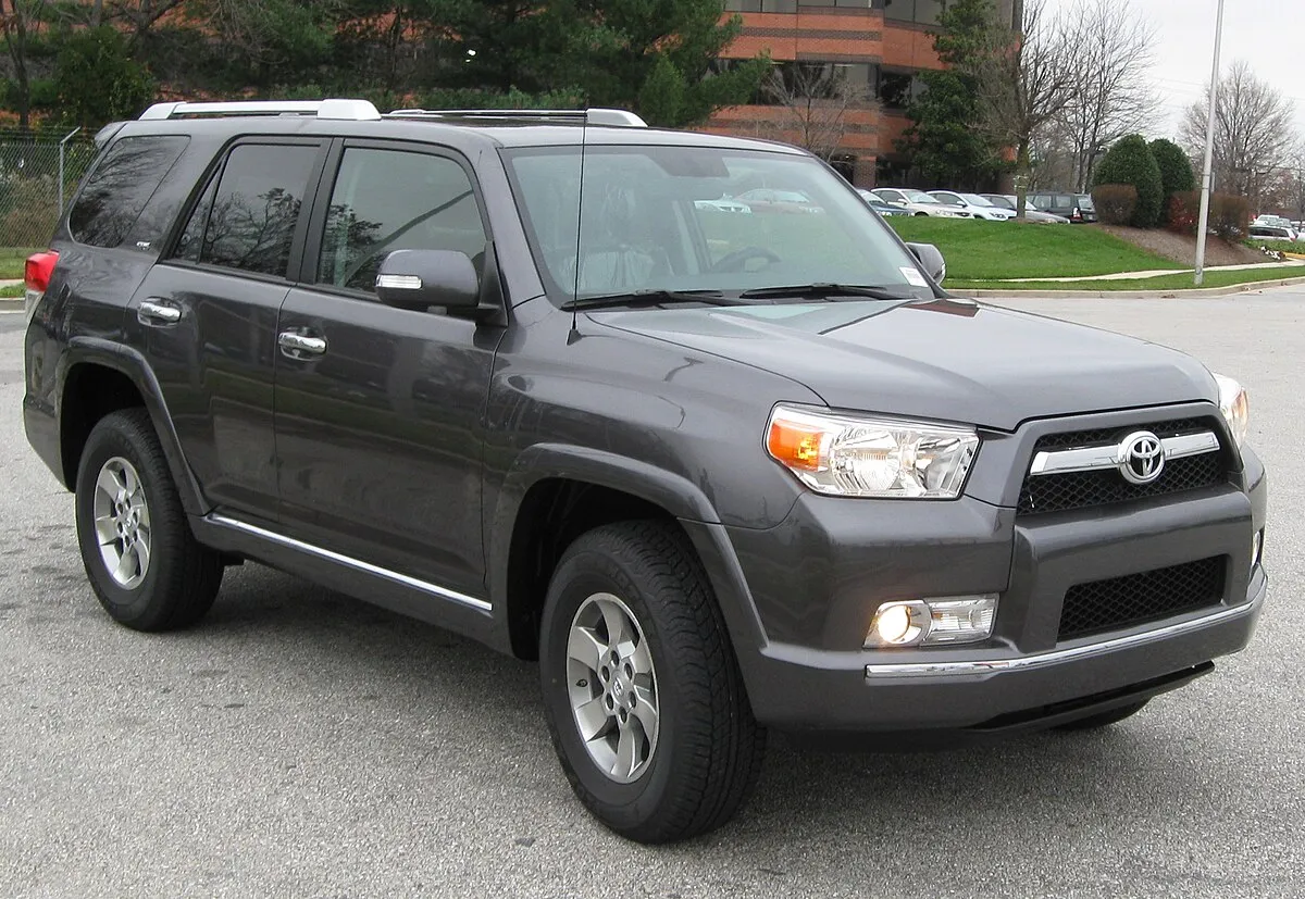 Toyota 4Runner 2013 4.0 AT AWD SUV - Image 1