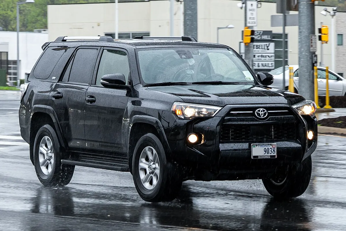 Toyota 4Runner 2013 4.0 AT AWD SUV - Image 8