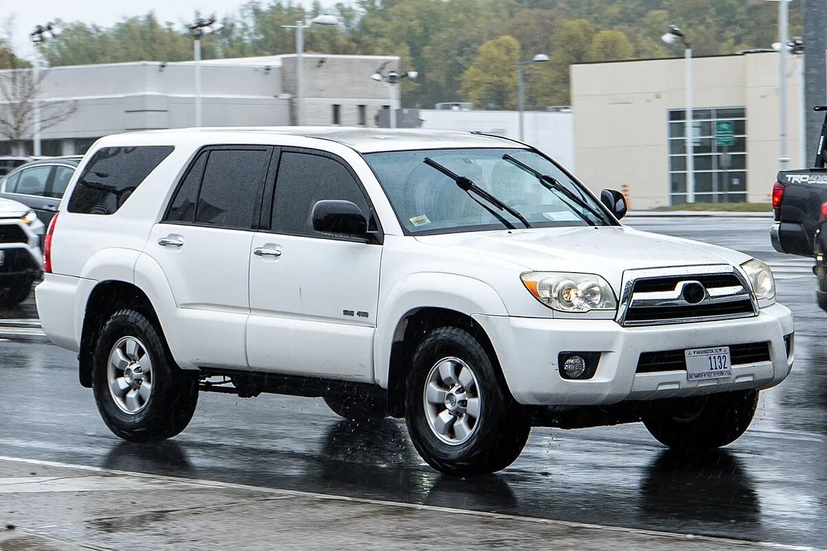 Toyota 4Runner 2013 4.0 AT AWD SUV - Image 9