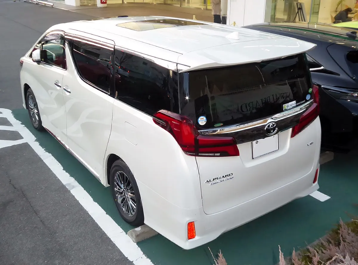 Toyota ALPHARD EXECUTIVE LOUNGE 2025 - Image 2