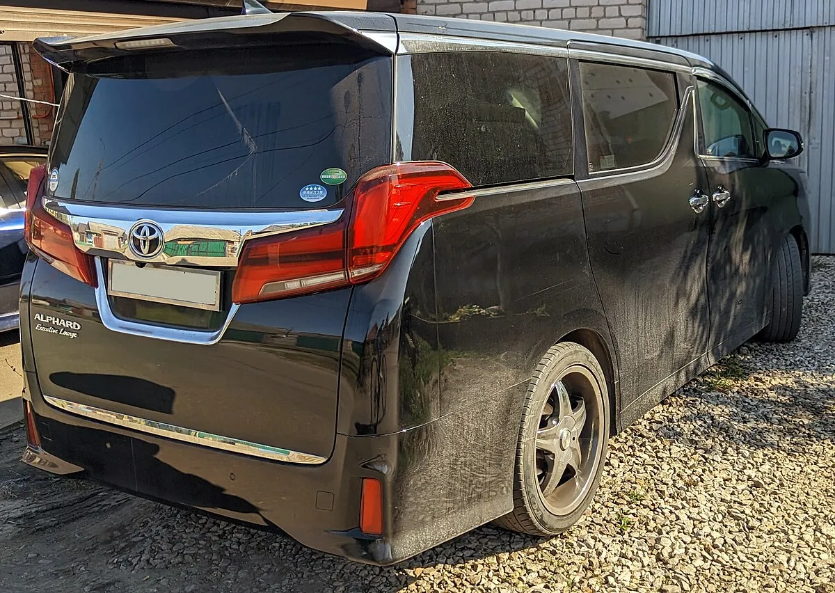 Toyota ALPHARD EXECUTIVE LOUNGE 2025 - Image 5