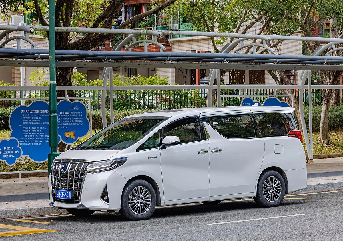 Toyota Alphard 2025 Toyota Alphard 2.5 HEV CVT - Image 2