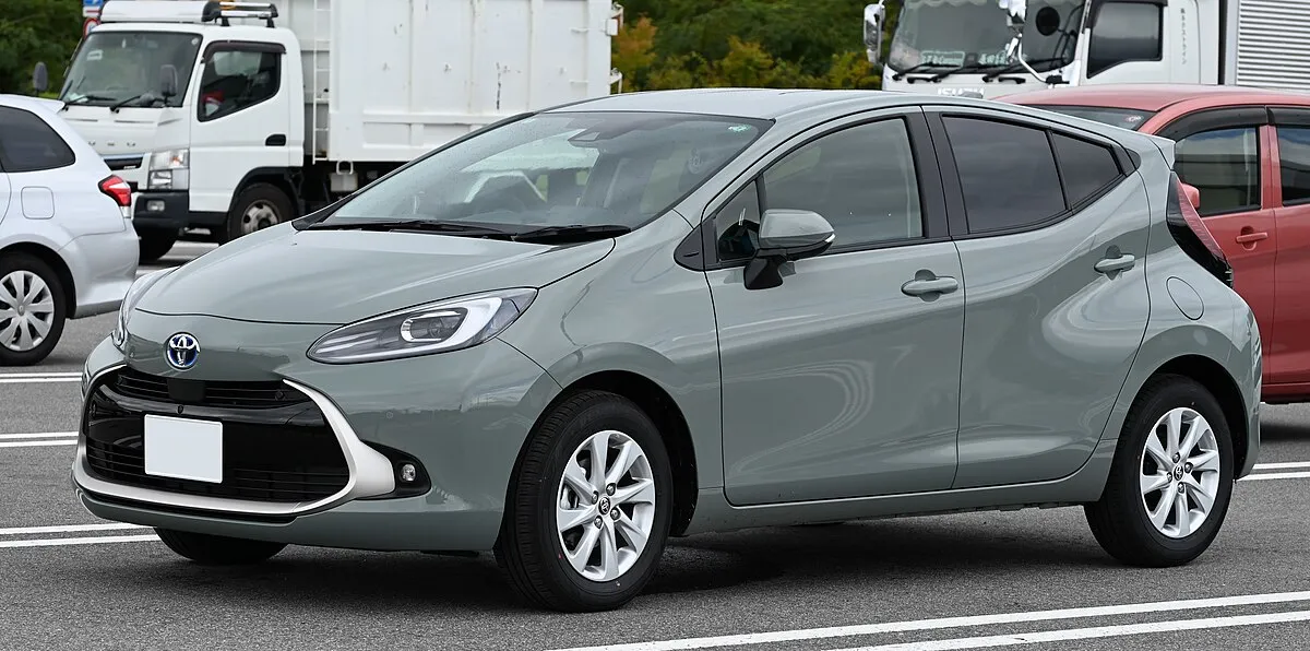 Toyota Aqua 2011 1.5 CVT Hatchback - Image 2