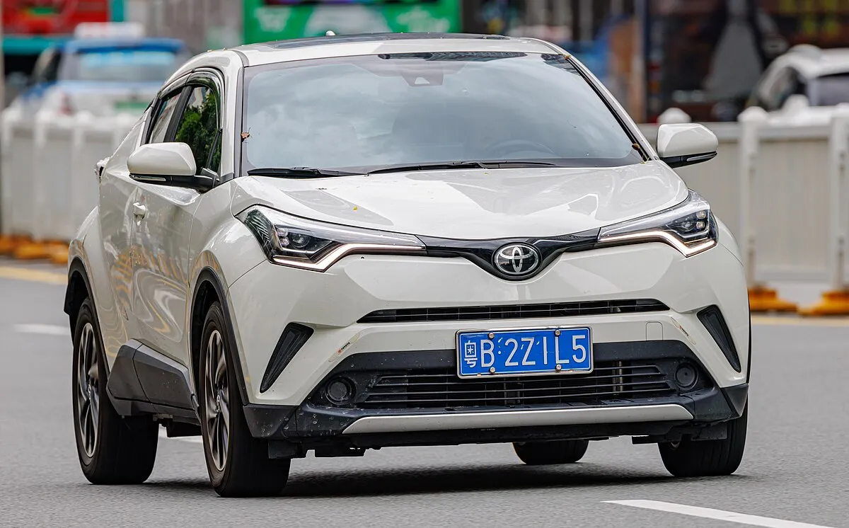 Toyota C-HR 2019 1.2 CVT 4WD SUV 5 doors - Image 3