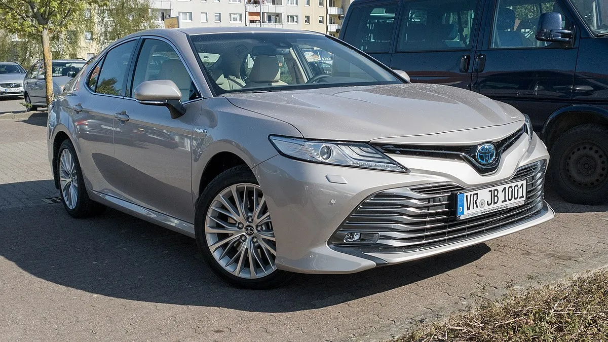 Toyota Camry 2017 2.0 AT Sedan - Image 2