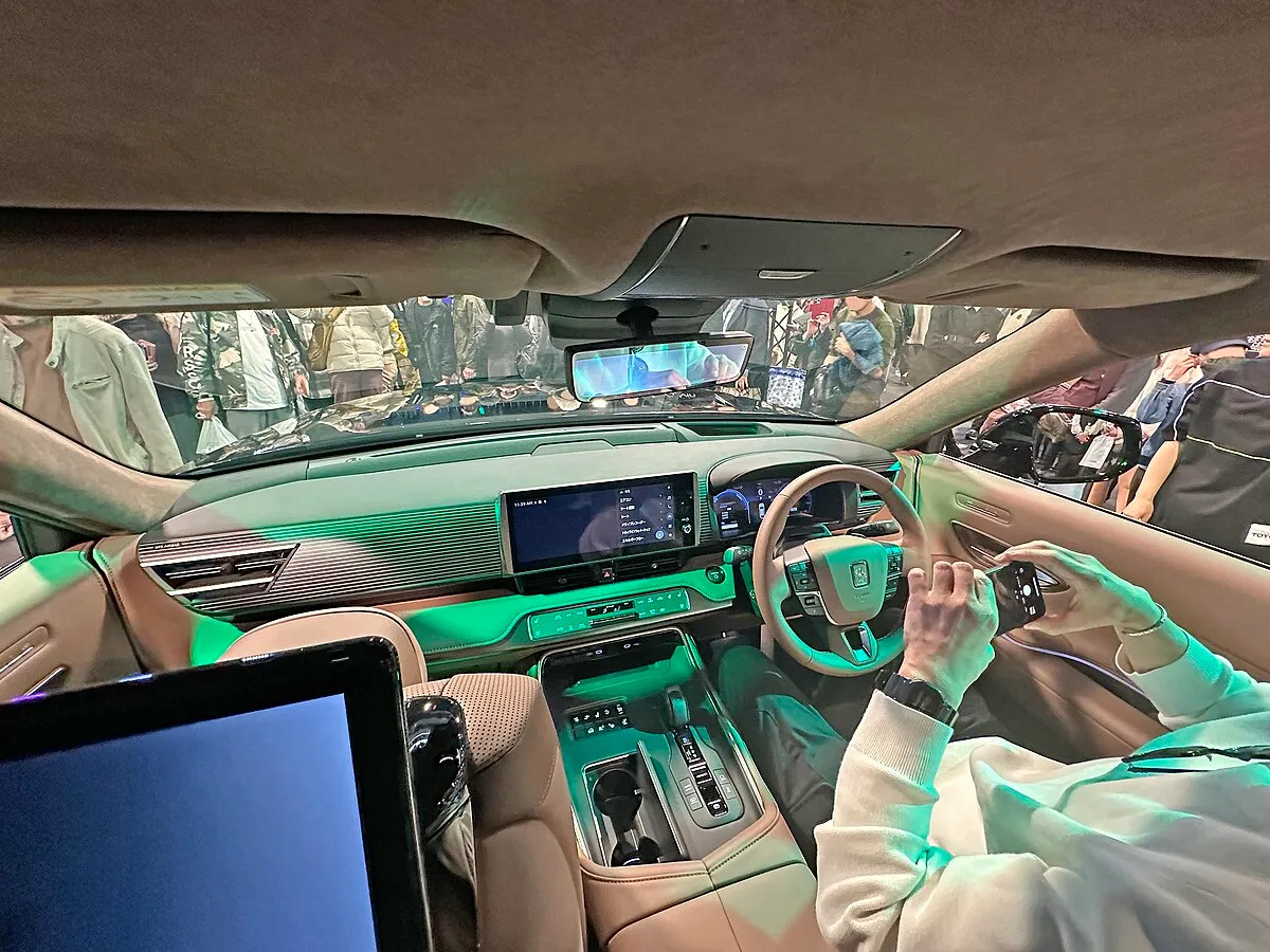 Toyota CENTURY SUV 2025 - Image 9