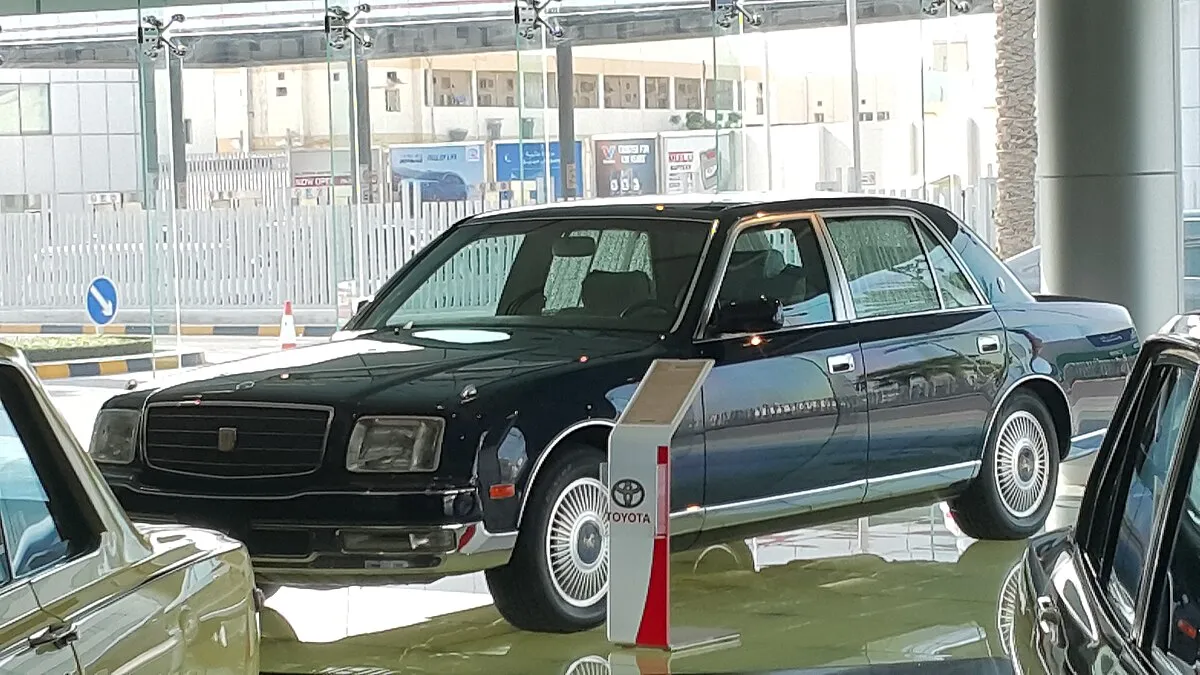 Toyota Century 2018 5.0 CVT Sedan - Image 9