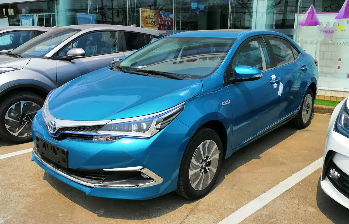 Toyota COROLLA SEDAN HYBRID 2025 - Image 8