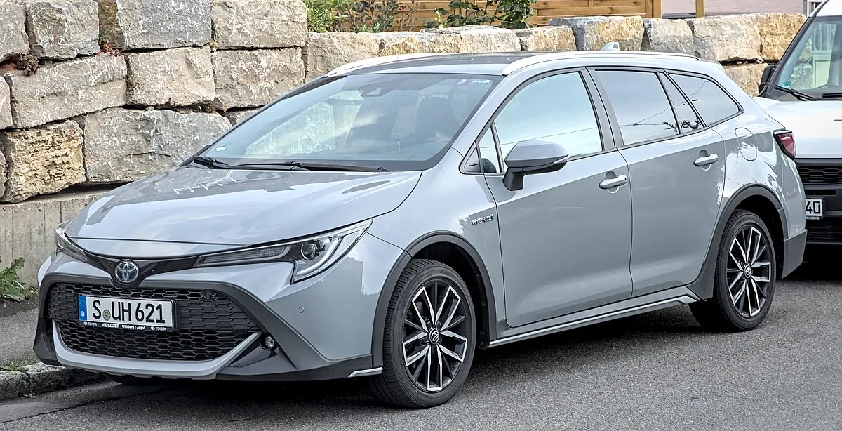 Toyota Corolla 2010 1.3 MT Sedan - Image 4