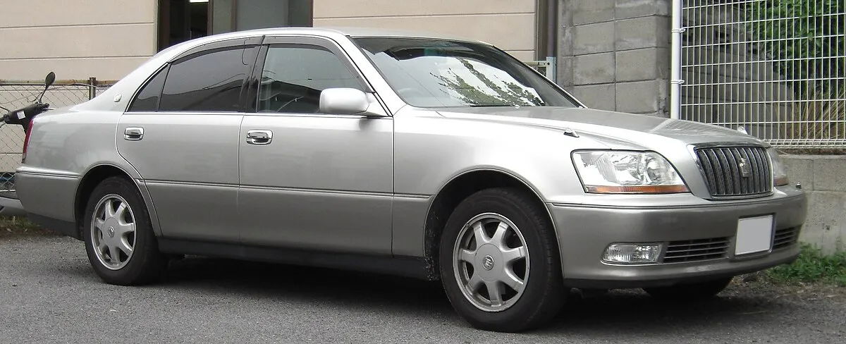 Toyota Crown Majesta 2013 2.5 Hybrid CVT 4WD Sedan - Image 3