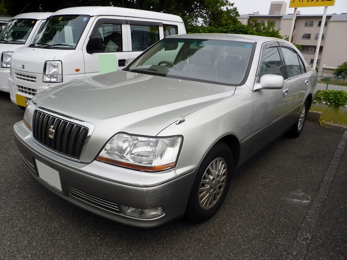 Toyota Crown Majesta 2013 2.5 Hybrid CVT 4WD Sedan - Image 7