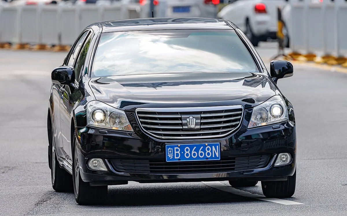 Toyota Crown 2018 2.0 AT Sedan - Image 3