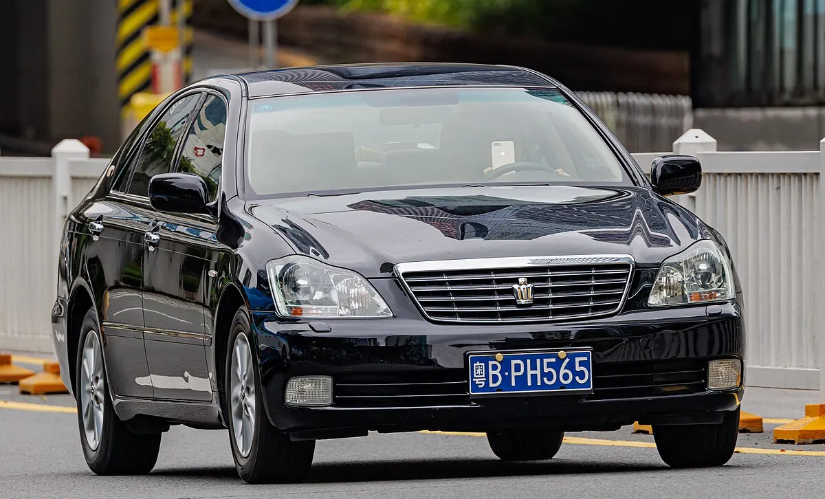 Toyota Crown 2018 2.0 AT Sedan - Image 4