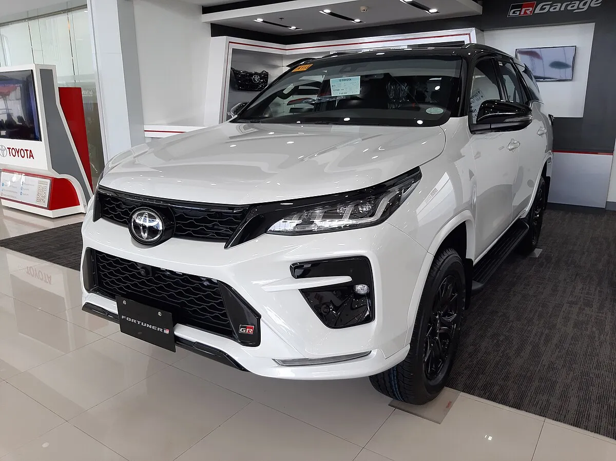 Toyota FORTUNER GR SPORT 2025 - Image 4