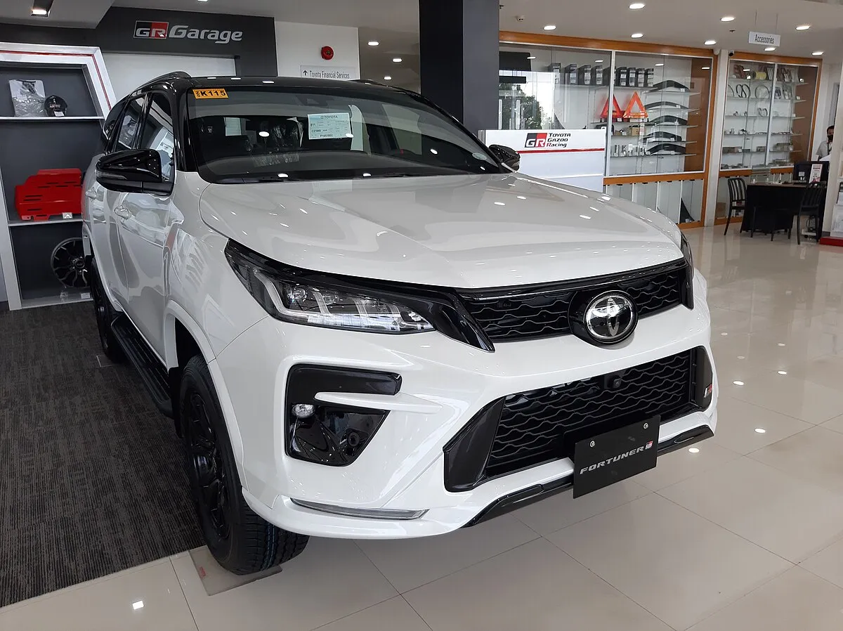 Toyota FORTUNER GR SPORT 2025 - Image 5
