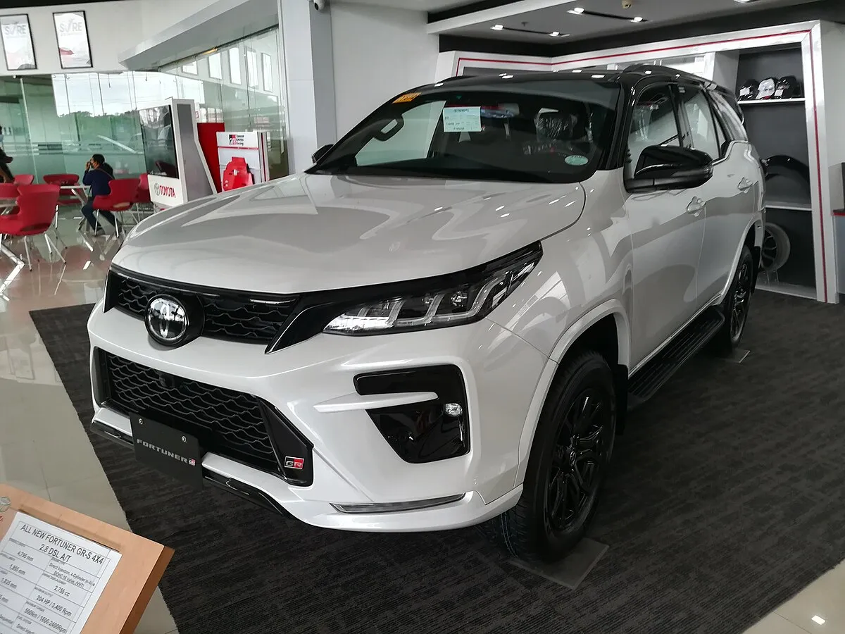 Toyota FORTUNER GR SPORT 2025 - Image 6