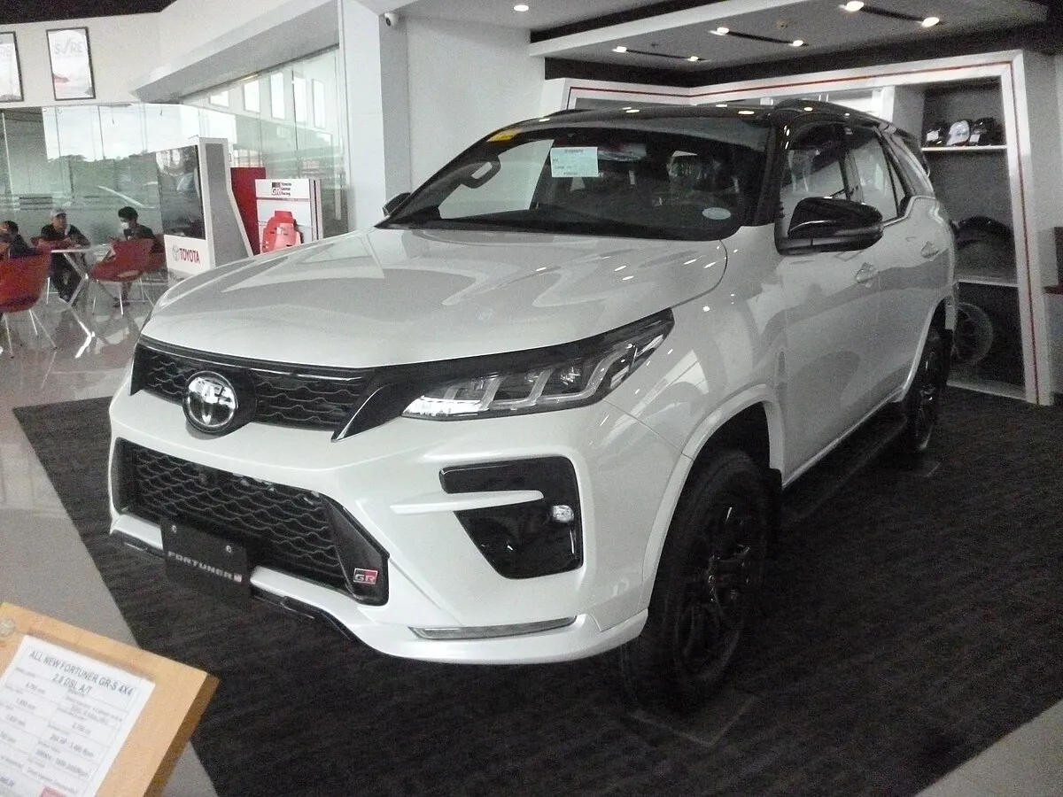 Toyota FORTUNER GR SPORT 2025 - Image 8
