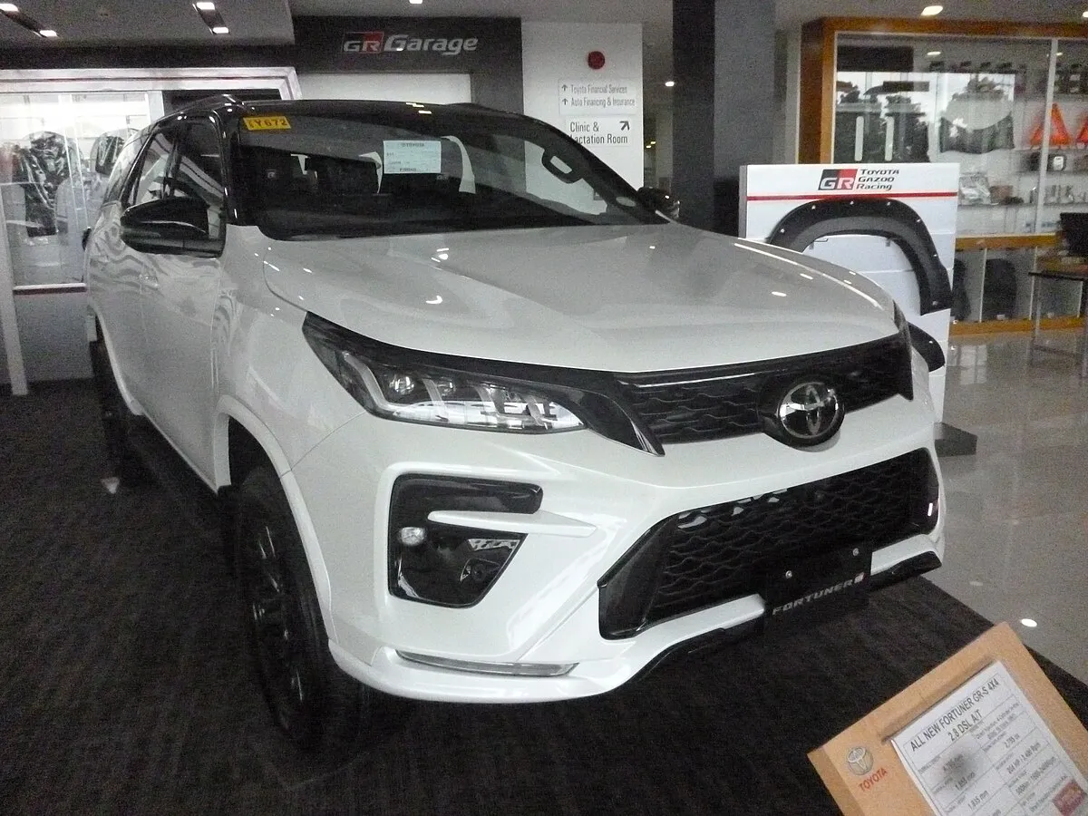 Toyota FORTUNER GR SPORT 2025 - Image 9