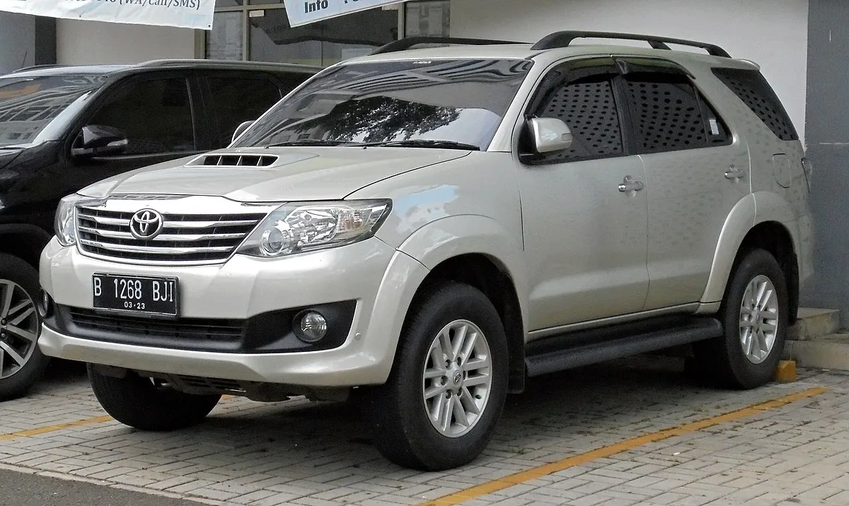 Toyota Fortuner 2020 2.7 AT 4WD SUV 5 doors - Image 1