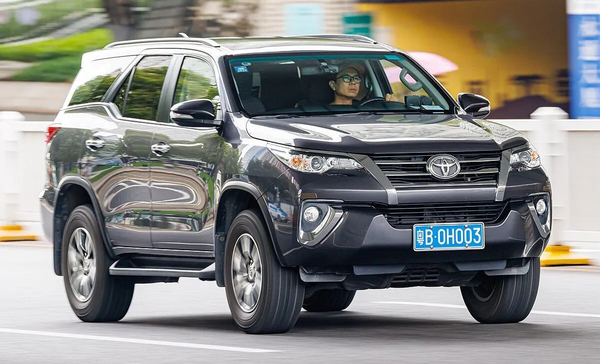 Toyota Fortuner 2020 2.7 AT 4WD SUV 5 doors - Image 9