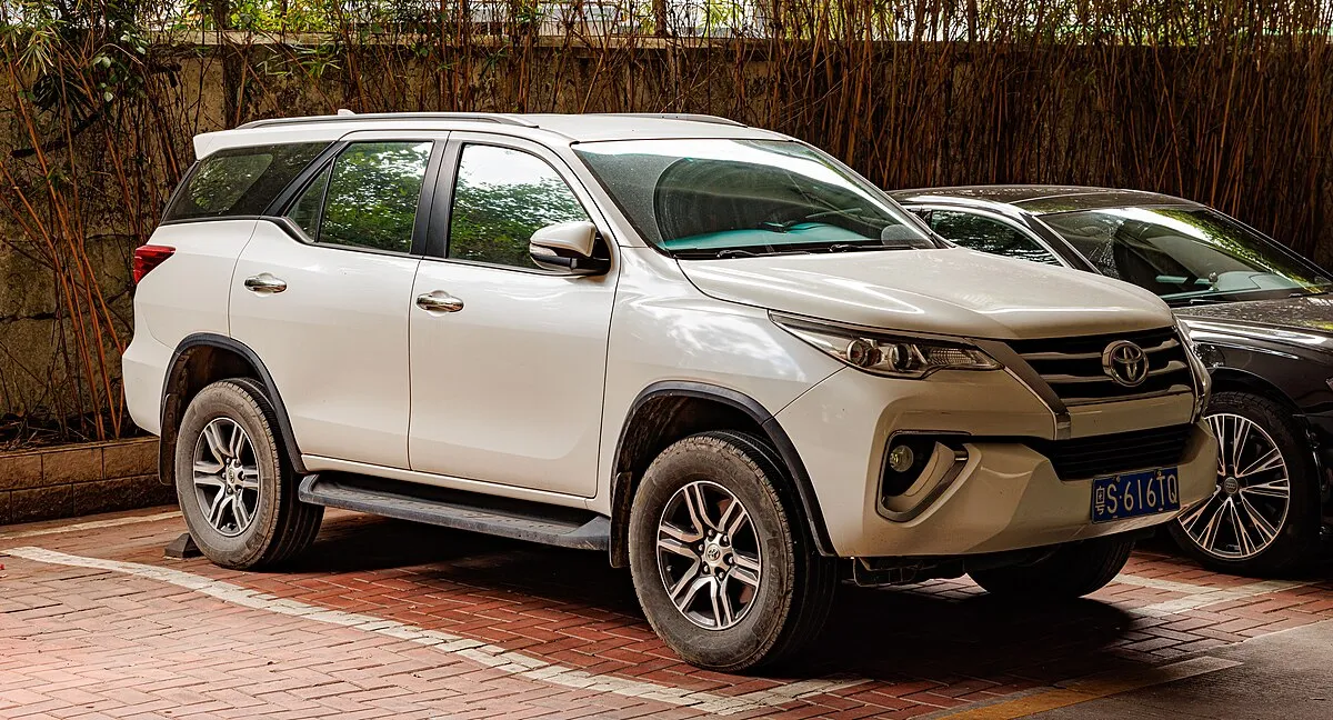 Toyota Fortuner 2025 Toyota Fortuner 2.4 G Diesel 4x2 MT - Image 8