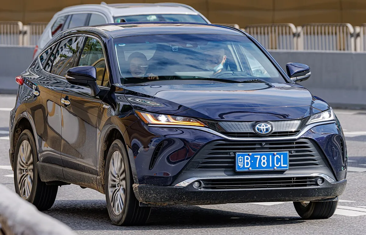 Toyota Harrier 2017 2.0 AT AWD Crossover - Image 3