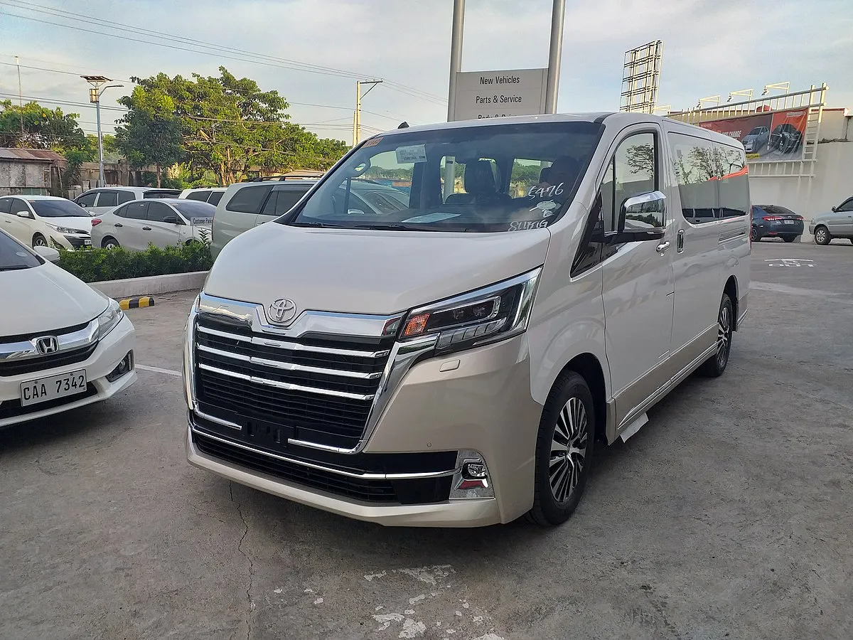 Toyota Hiace Super Grandia 2025 Toyota Hiace Super Grandia 2.8 AT Leather - Image 4