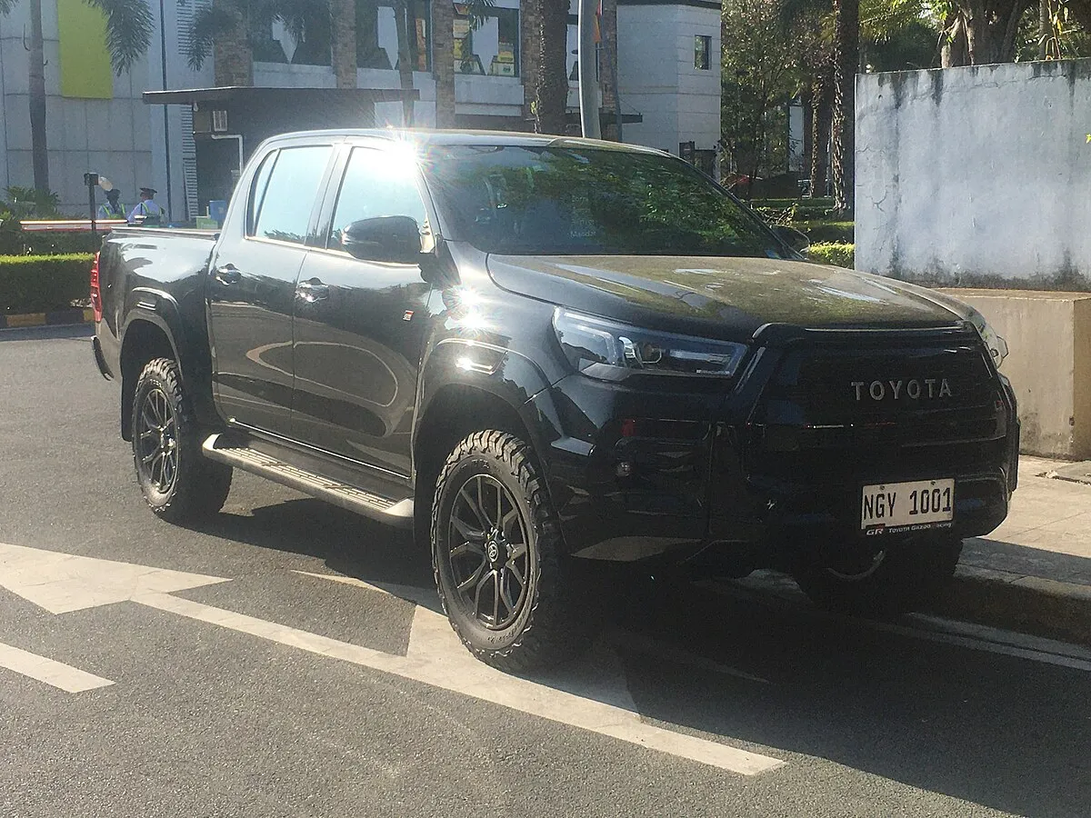 Toyota HILUX GR SPORT 2025 - Image 8