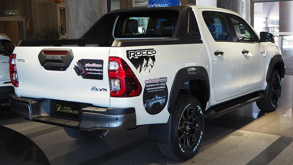 Toyota HILUX REVO ROCCO 2025 - Image 2
