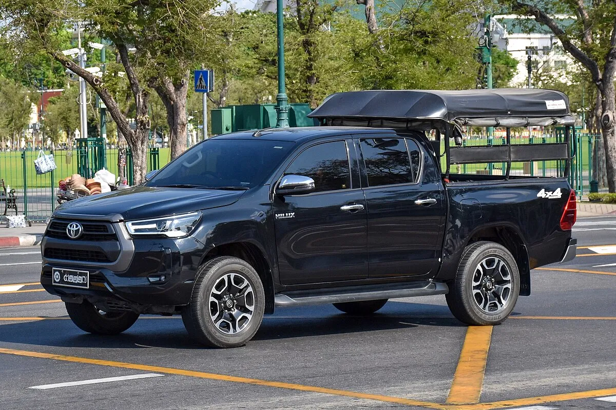 Toyota Hilux 2025 - Image 1