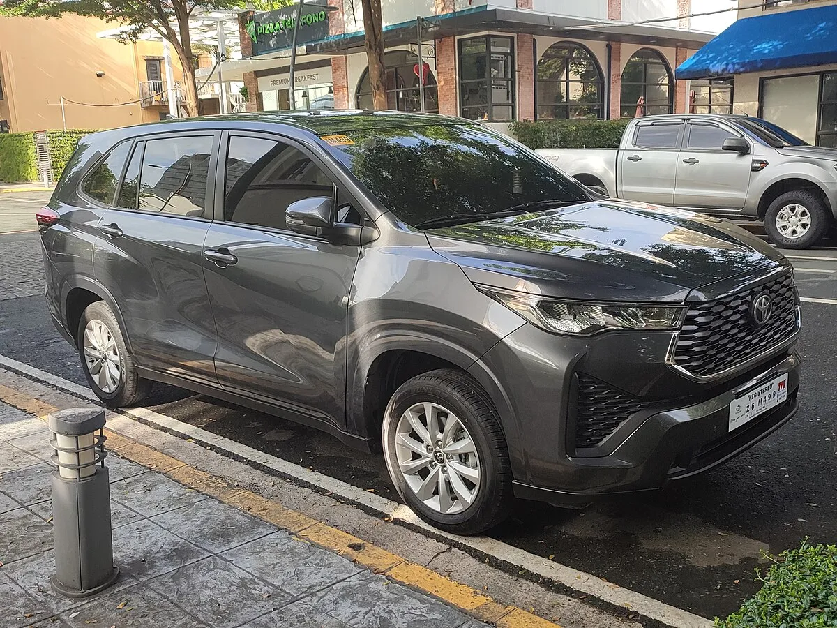 Toyota INNOVA HYCROSS 2025 - Image 3