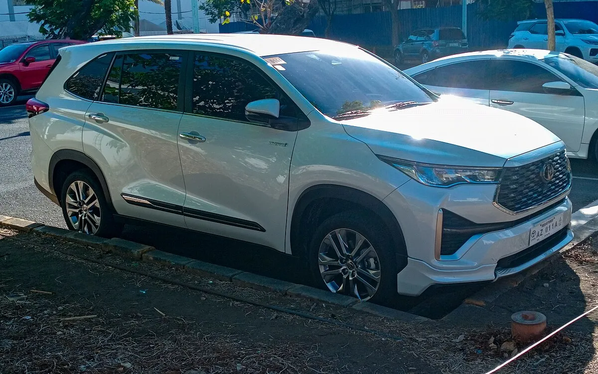 Toyota INNOVA HYCROSS 2025 - Image 6