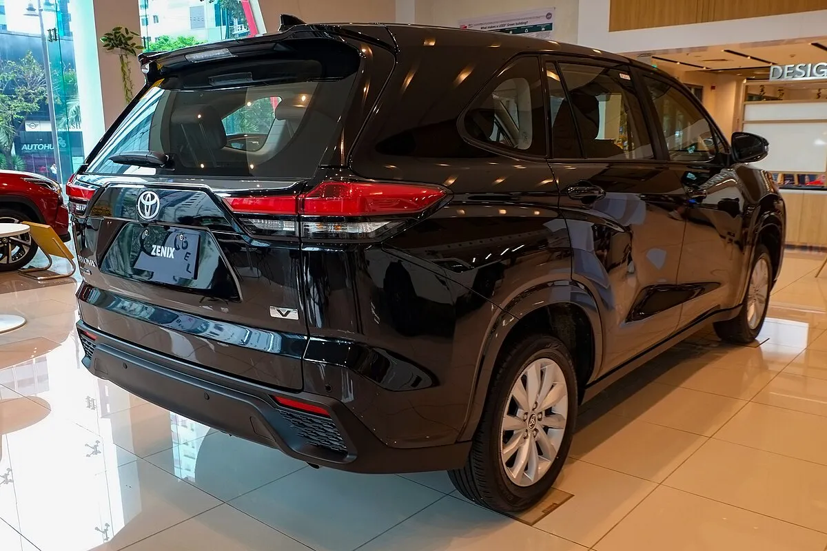 Toyota INNOVA HYCROSS 2025 - Image 9