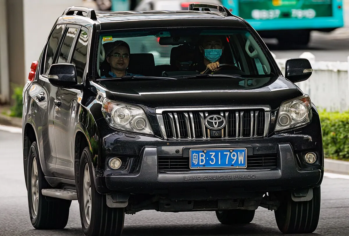 Toyota Land Cruiser Prado 2013 2.7 AT 4WD SUV 3-doors - Image 4