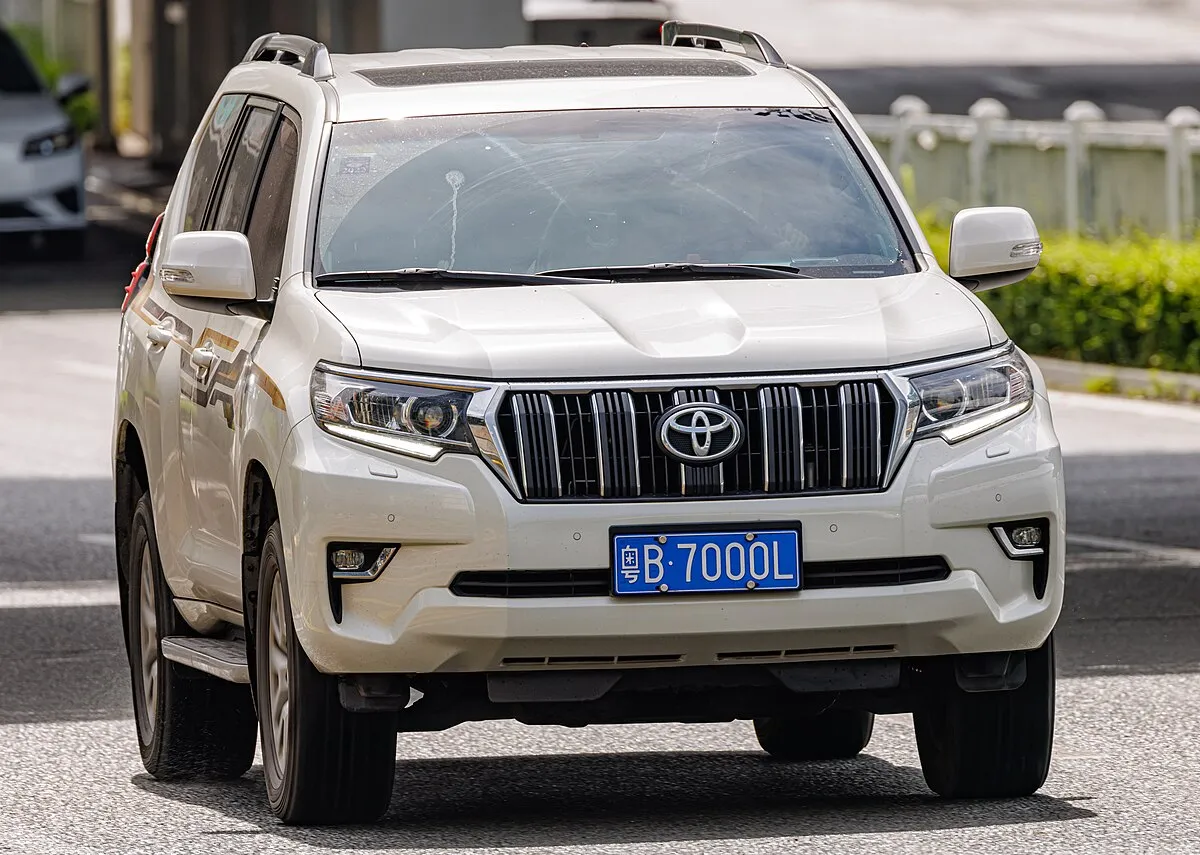 Toyota Land Cruiser Prado 2017 2.7 AT AWD SUV - Image 5