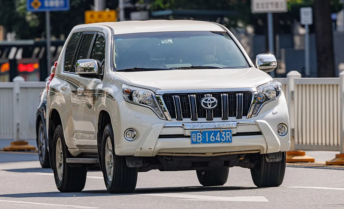 Toyota Land Cruiser Prado 2017 2.7 AT AWD SUV - Image 9