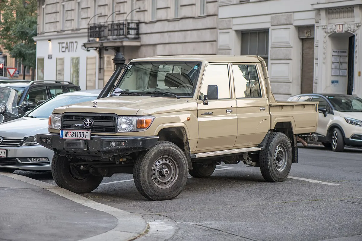 Toyota Land Cruiser 2025 Toyota Land Cruiser VX AT - Image 4