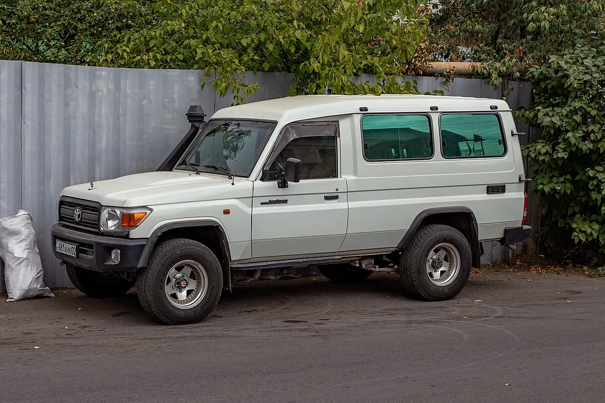Toyota Land Cruiser 2025 Toyota Land Cruiser VX AT (White Pearl Crystal Shine) - Image 10